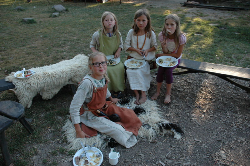 Fire vikingetids piger